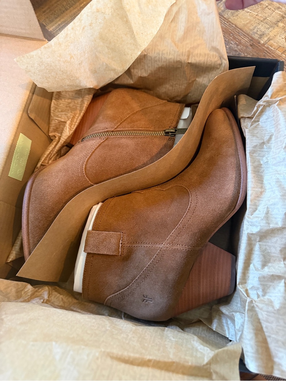 New in box Frye Reina Bootie suede